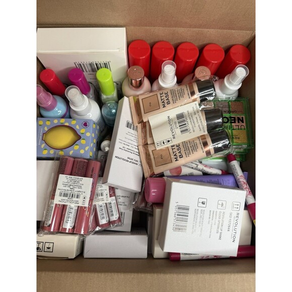 makeup box sorted (100) mixed box with 80% revolution makeup - Picture 5 of 8